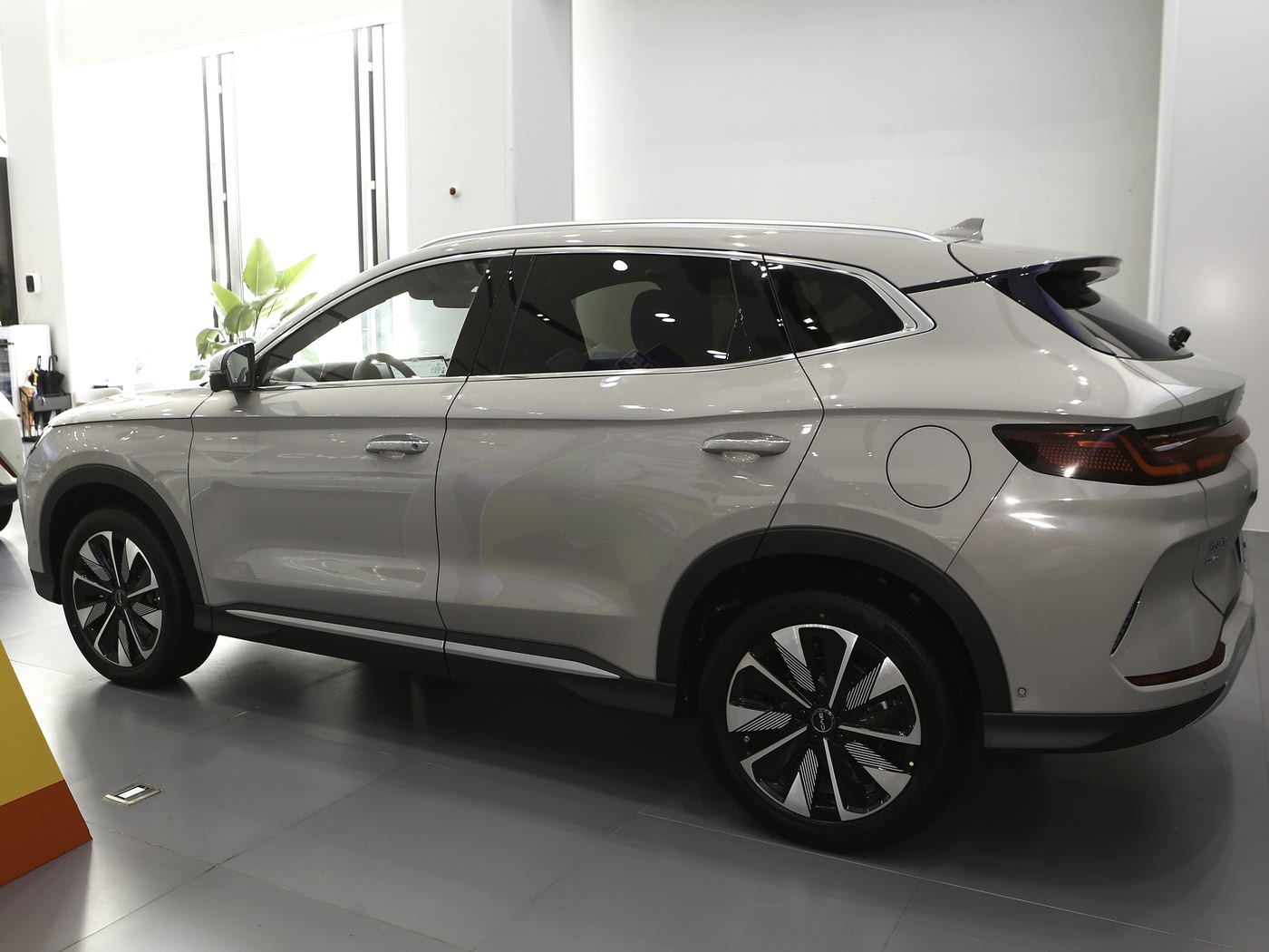 PHEV Car For BYD Song Plus DM-i Flagship Model High-Performance with 110KM Long Range New Used Electric Vehicle New Energy Car