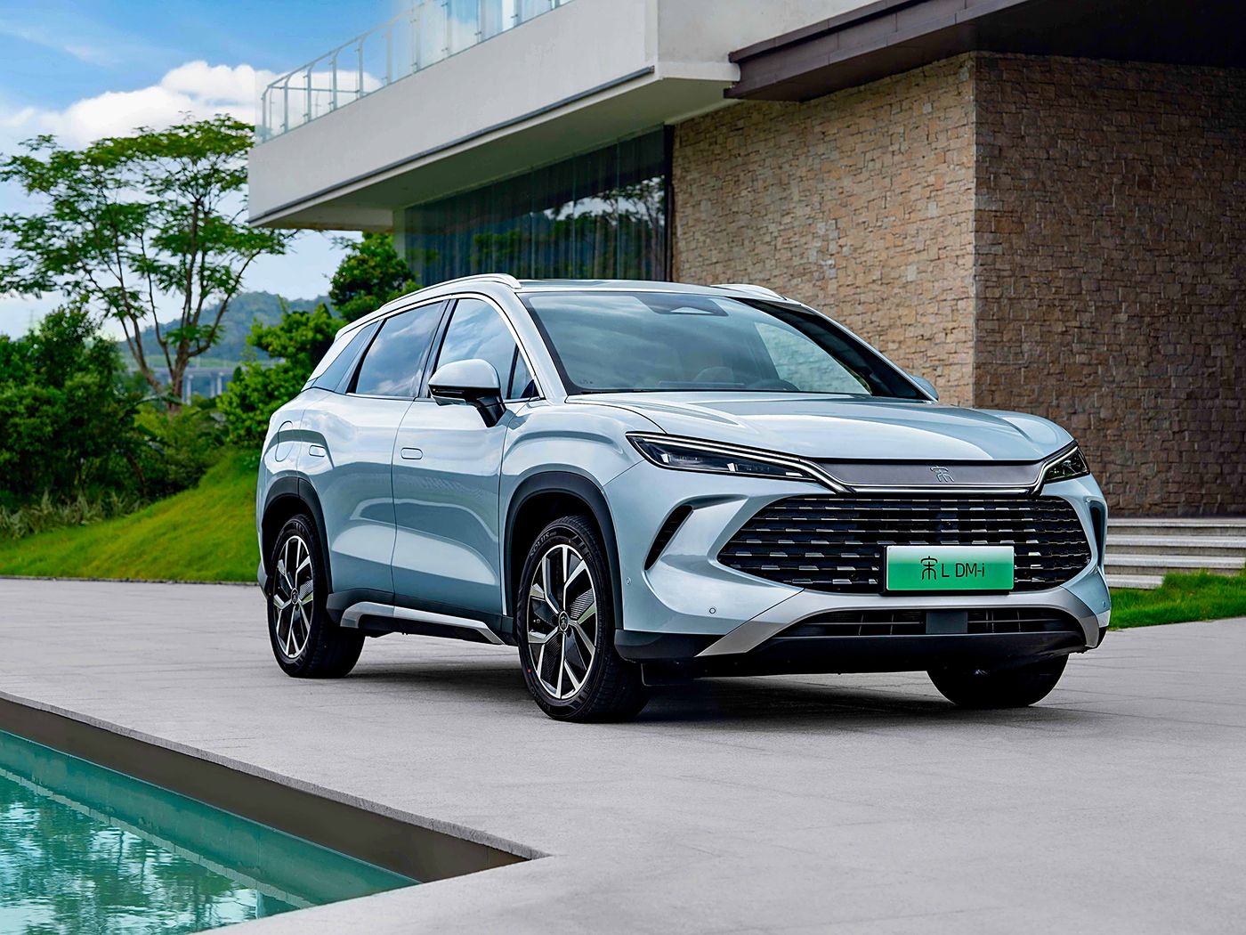 Top 10 Benefits of Switching To An Electric Vehicle