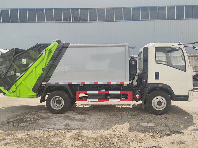 HOWO-6 Garbage Truck