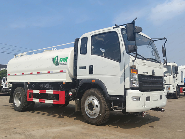 HOWO 4X2 5 Cubic Meter Watertank Truck