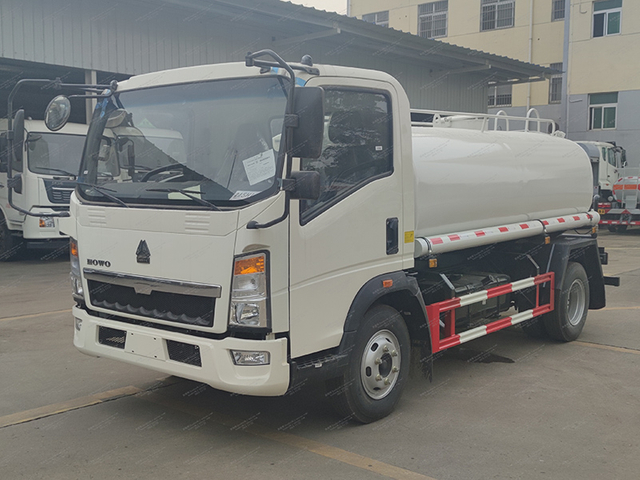 HOWO 4X2 8 Cubic Meter Water Tank Truck