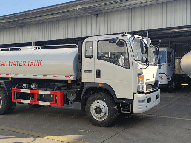 HOWO 4X2 10 Cubic Meter Water Tank Truck