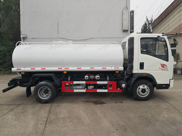 HOWO 4X2 8 Cubic Meter Water Tank Truck