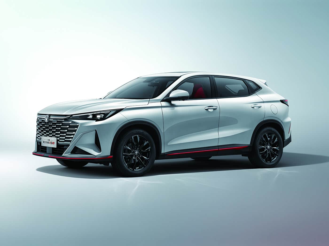 2025 Changan X5 PLUS 1.5T DCT New FWD Auto Left Steering R18 Tire Leather Seats Gas/Petrol Engine Surpassing Version