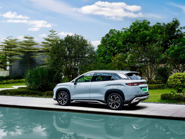 China New Energy Hybrid CarFor BYD Song PLUS DM-i With 160KM FWD Vehicle Leather Seats ACC Cruise 