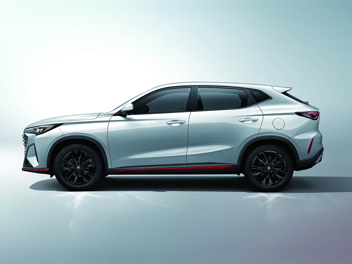 2025 Changan X5 PLUS 1.5T DCT New FWD Auto Left Steering R18 Tire Leather Seats Gas/Petrol Engine Surpassing Version