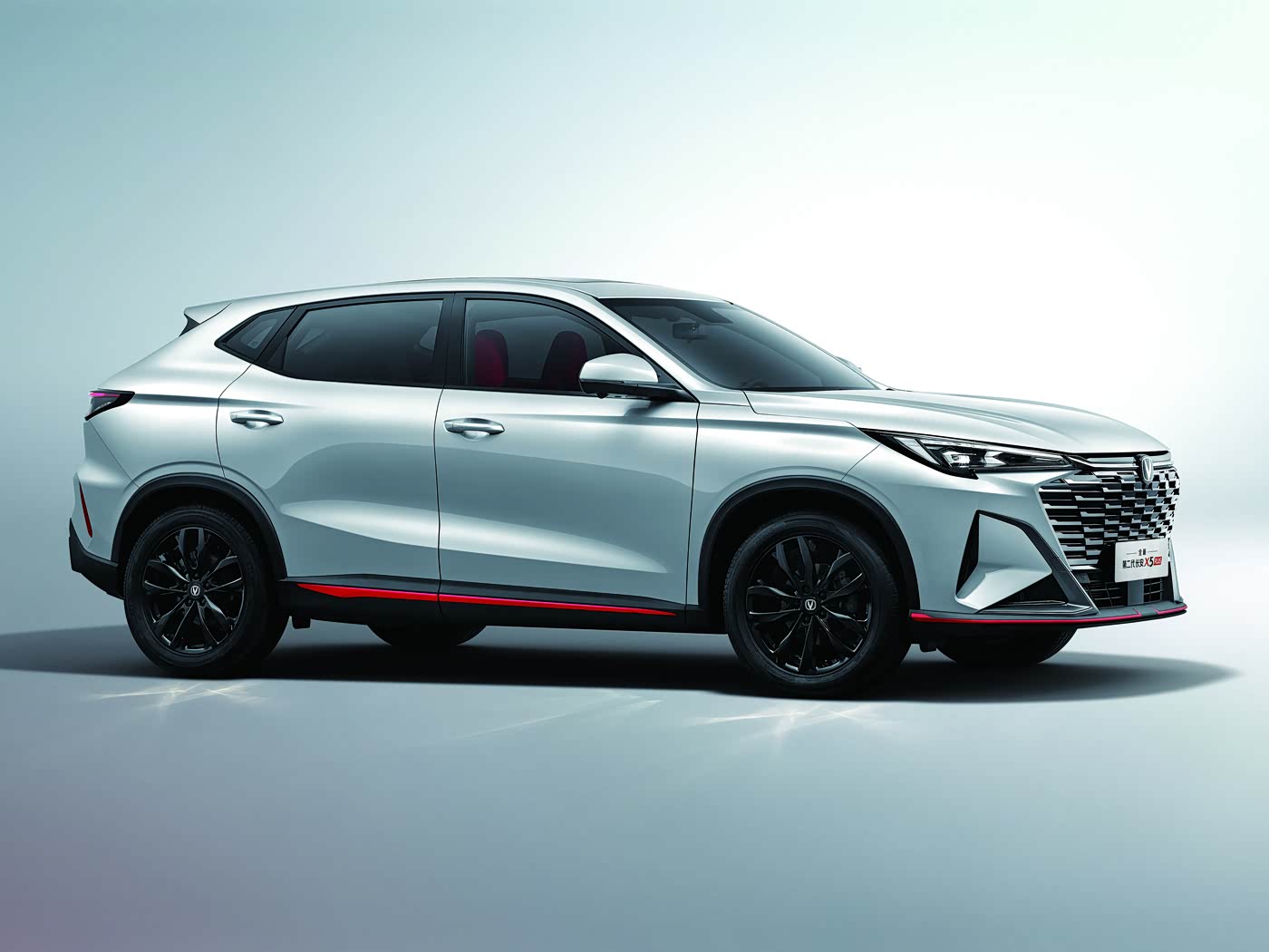 2025 Changan X5 PLUS 1.5T DCT New FWD Auto Left Steering R18 Tire Leather Seats Gas/Petrol Engine Surpassing Version
